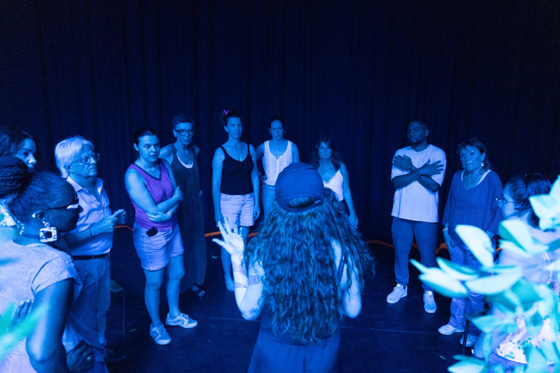 Des participant·es en plein jeu pendant un atelier théâtre NOD